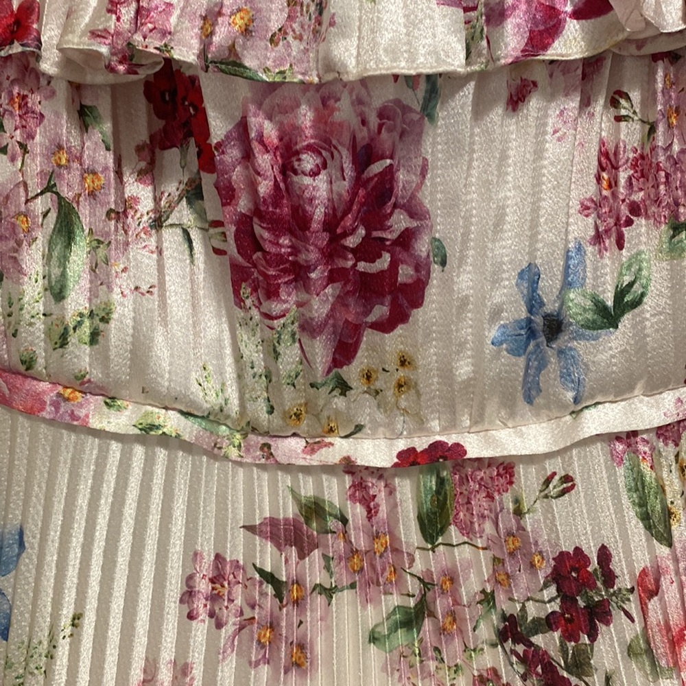 Monique Lhullier, satin “peony dream”strapless ball gown dress. Size 8. - Picture 9 of 14